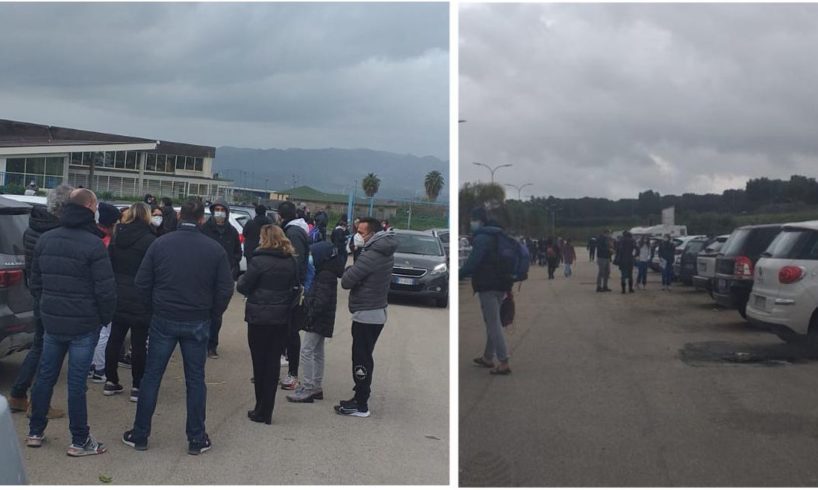 Paternò, quanta gente in piscina per le gare regionali: il rischio di assembramenti scatena le proteste