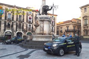 Catania, 20enne positivo al covid va in giro con lo scooter (e senza casco): denunciato