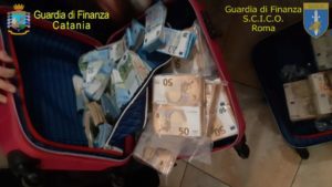 Adrano, uomini e business del clan Scalisi nel mirino della Procura: GdF sequestra beni e società