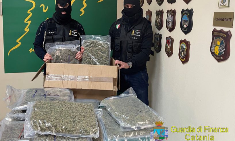 Catania, GdF sequestra 14 kg di marijuana ad alto potenziale: arrestato il corriere originario di Paternò