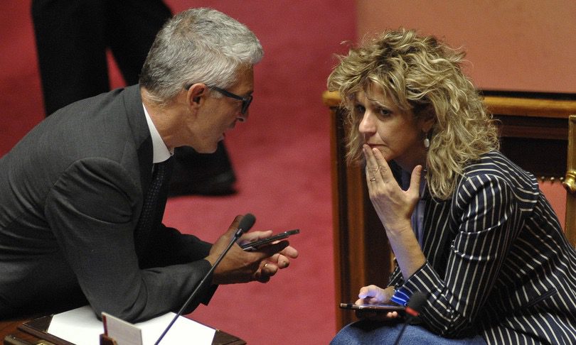 M5S, espulsi 15 senatori dissidenti: Morra e Lezzi preannunciano battaglia. Grillo sul blog: “I Grillini non sono più marziani”