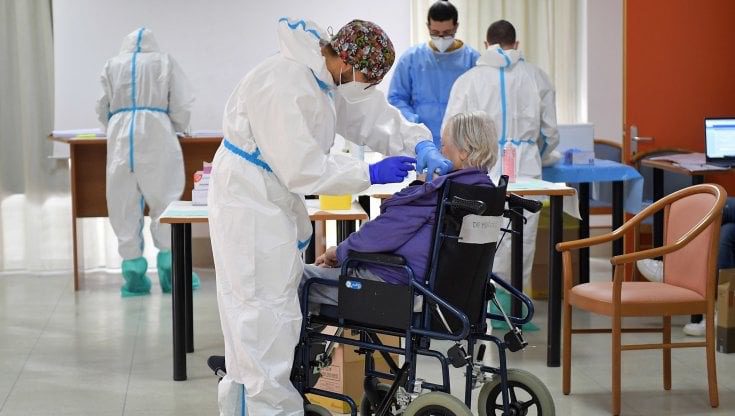 Covid, in Sicilia domani al via la vaccinazione per gli ‘over 80’: previste 5 mila dosi al giorno nei 66 centri