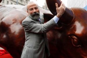 Muore nella sua casa di Vittoria lo scultore Di Modica: suo il Toro di Wall Street