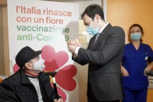 Sicilia, vaccinazione al via per gli ‘over 80”: un centenario di Vittoria tra i primi a ricevere la dose