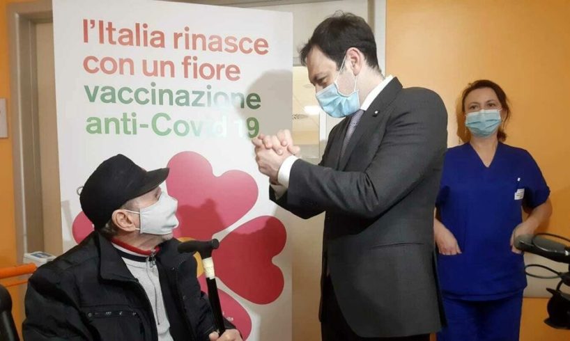 Sicilia, vaccinazione al via per gli ‘over 80”: un centenario di Vittoria tra i primi a ricevere la dose