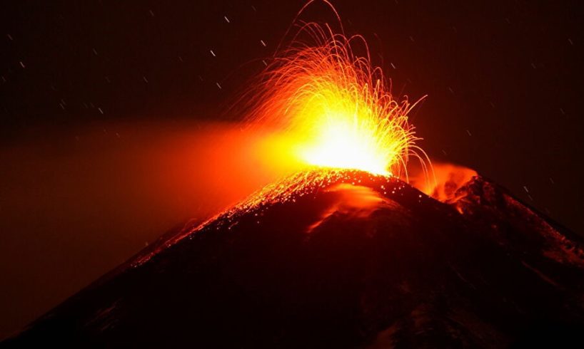 Etna, fontane di lava nella notte: dura un’ora la nuova fase parossistica