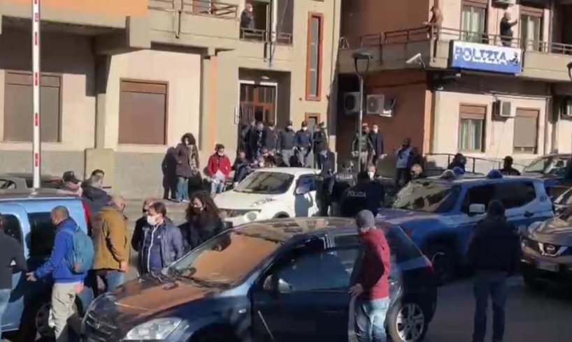 “Adrano libera’, ricostruiti gli affari di droga del clan Santangelo: indagini dopo i manifesti a lutto del pentito