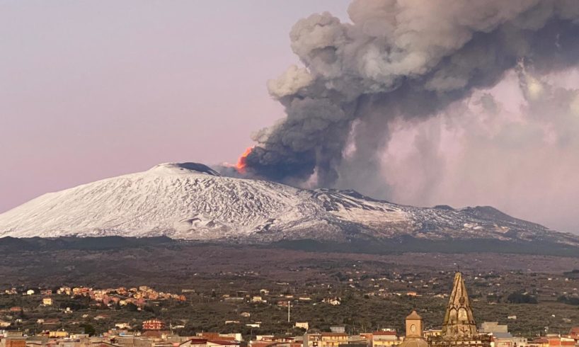 Etna, si è ‘spenta’ la fontana di lava dal cratere di sud-est: in diminuzione il tremore vulcanico