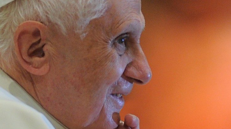 Vaticano, Ratzinger: “Il Papa è uno solo. Mia decisione difficile ma presa in piena coscienza”