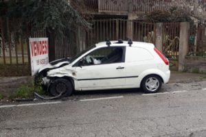 Paternò, scontro tra due auto in c.da Porrazzo: non ci sono feriti