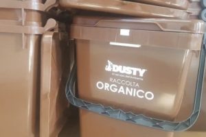 Paternò, kit per il servizio di raccolta rifiuti: da domani Dusty distribuisce avvisi per ritiro