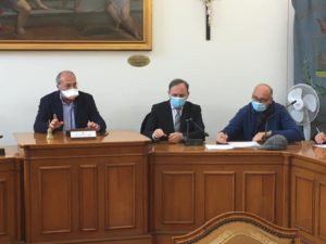 Paternò, caporalato e baraccopoli di c.da Ciappe: tavolo tecnico nell’aula consiliare