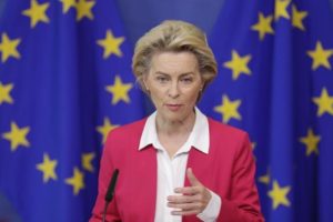 Vaccino, Von der Leyen: “Entro l’estate l’Europa vaccinerà il 70% dei suoi cittadini”