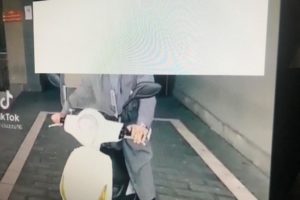 Catania, giovane ricoverato gira con lo scooter dentro il ‘Garibaldi’: il filmato finisce sui social (VIDEO)