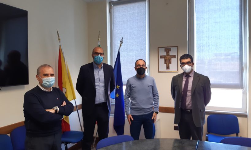 Biancavilla, pista di elisoccorso e ristrutturazione reparti ospedale: sindaco incontra il manager dell’Asp