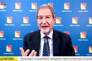 Covid, Musumeci non fa come De Luca: “Vaccinazione continuerà con il dato anagrafico. Si può arrivare a 50 mila dosi al giorno”