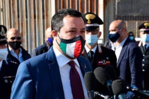 Open Arms, Salvini rinviato a giudizio per il sequestro dei migranti: il 15 settembre il processo a Palermo