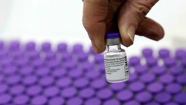 Vaccini, 350 mila al giorno: entro giugno in arrivo 53 milioni di dosi. Oggi verdetto Ema su J&J