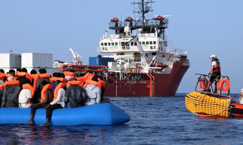 "L'equipaggio della Ocean Viking ha dovuto assistere alle devastanti conseguenze del naufragio di un gommone a nord est di Tripoli. Questa barca era stata segnalata in pericolo con circa 130 persone a bordo mercoledì mattina".