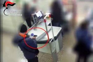 Paternò, Belpasso e Biancavilla: rapinatore seriale usava i supermercati come bancomat. Scoperti altri colpi a carico di un 41enne belpassese (VIDEO)