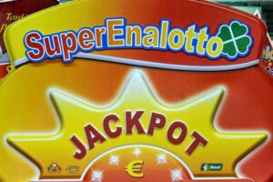 SuperEnalotto, jackpot stellare da 142 mln: nel 2008 a Catania vinti 100 mln