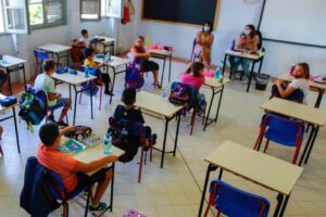 Covid, domani la Sicilia arancione torna a scuola in presenza (fino alle medie): i sindacati segnalano rischi