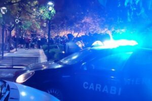 Catania, i militari’ ‘disinnescano’ assembramento di oltre 200 giovani in Piazza Sciuti: i ragazzi collaborano responsabilmente