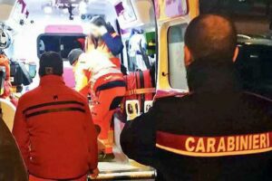 Paternò, muore in incidente 40enne rumeno: auto si schianta contro muretto lungo via Giovanni Verga