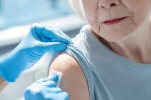 Biancavilla, il punto vaccinale del Com esordisce con 114 vaccinazioni per ‘over 80’ e ‘vulnerabili’: si ripete domani e l’8 e 9