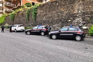 Randazzo, 47enne di Maletto denunciato per possesso di un coltello a serramanico: l’arma era custodita in auto