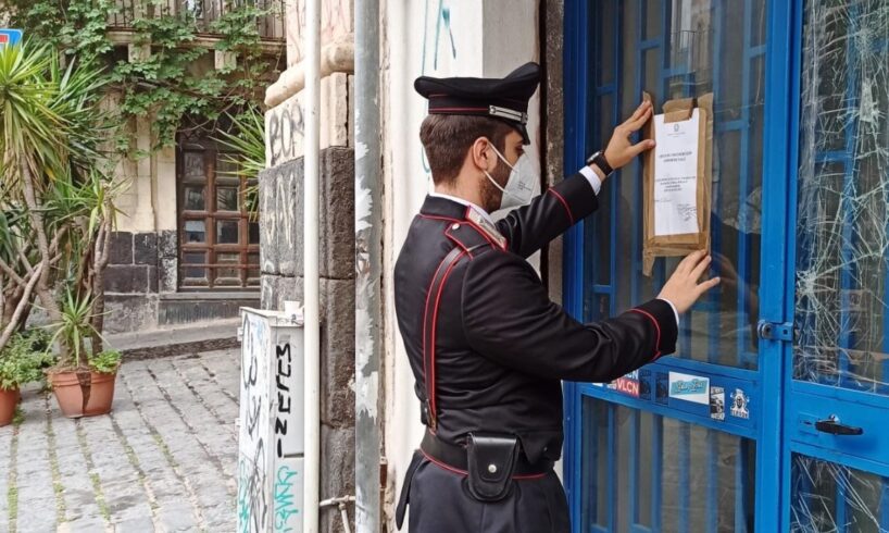 Catania, chiuso minimarket dopo controlli anticovid: titolare serviva bevande senza mascherina