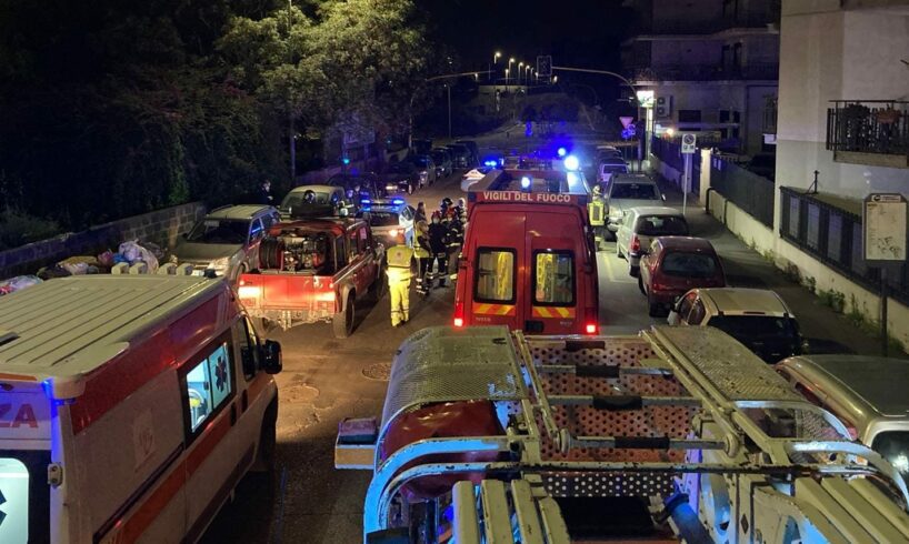 Catania, due ordigni all’ingresso di un'attività commerciale: nella notte evacuato edificio