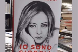 Libri, in ‘Io sono Giorgia’ il racconto della leader di Fratelli d’Italia: “Ho raccolto il testimone di una storia lunga 70 anni”