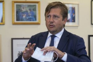 Vaccini, Sileri: “Ancora pazienza per 2-3 settimane e a giugno anche noi saremo come Gran Bretagna”