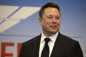 Un tweet di Elon Musk fa affondare Bitcoin e altre criptovalute: stop ai pagamenti per acquisti auto