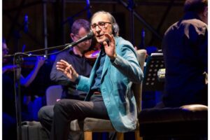 Battiato, la proposta dell’Arci: “Oggi alle ore 19 apriamo le finestre di case e uffici e suoniamo la musica del Maestro”