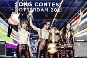 I Maneskin trionfano anche all’Eurovision Song Contest: il quartetto rock piange di gioia