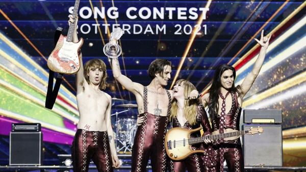 I Maneskin trionfano anche all’Eurovision Song Contest: il quartetto rock piange di gioia