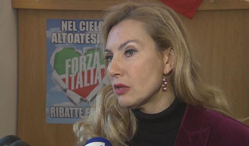 Forza Italia, l’addio di Michaela Biancofiore: “Il motto di Fi ora è meno siamo meglio stiamo”