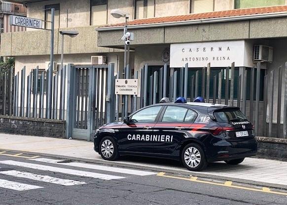 Mascalucia, brucia due auto dell’ex moglie e ammira il rogo: 48enne arrestato