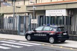 Mascalucia, Carabinieri assistono 2 bambini mentre la mamma corre in ospedale a partorire: l’allarme dal medico del 118