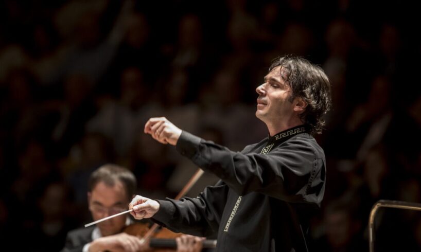 Il maestro ungherese Nànàsi dirige l’Orchestra del Teatro Massimo: domenica alle 19 e poi in streaming