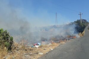 Paternò, incendio nei rioni Scala Vecchia e Giaconia: nell’area del rogo anche palazzine e villette