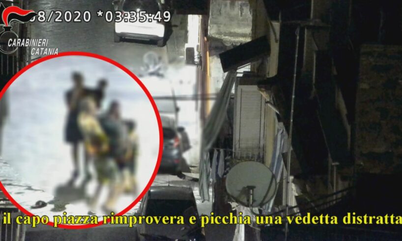 Catania, nel fortino della droga di San Cristoforo punizioni esemplari e gogna sui social per le vedette che sbagliavano (VIDEO)