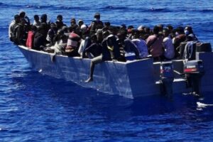 Covid, trovata variante Delta su 10 migranti sbarcati a Lampedusa: tutti asintomatici