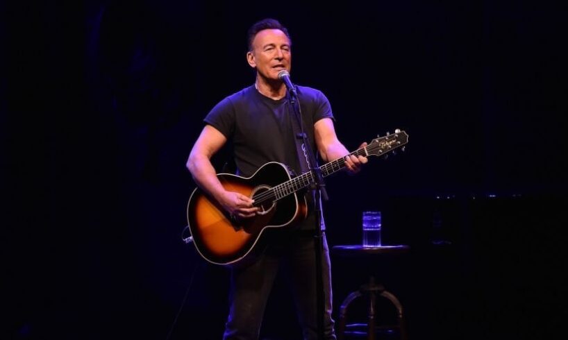 Usa, show di Springsteen a Broadway vietato ai vaccinati AstraZeneca: decisione fa discutere