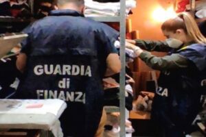 Messina, vestiti ‘firmati’ con la stamperia clandestina: 3 indagati per contraffazione