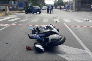 S. M. di Licodia, incidente in viale Aldo Moro: morto il 20enne a bordo dello scooter