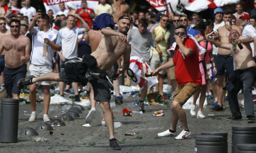 Europei, a Wembley 49 arresti e 19 poliziotti feriti: hooligans scatenati dopo la sconfitta