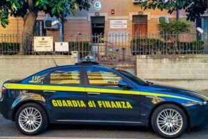 Milazzo, 11 misure cautelari dopo blitz antidroga: scoperto piano per attentato contro GdF